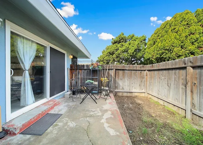 Dreamy & Relaxing Gem With Backyard - 12Mins To Dt La