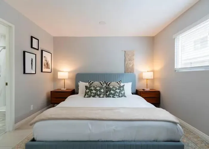 5 Mins To Dt Alhambra - Homey 2Br Apt 4A