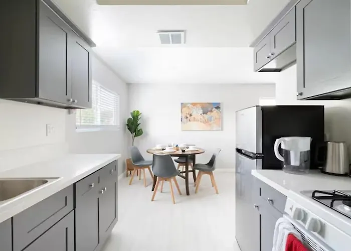5 Mins To Dt Alhambra - Homey 2Br Apt 4A