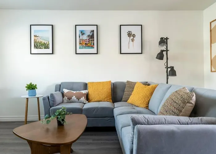 Modern 2Br Condo With King Bed & Balcony Near La